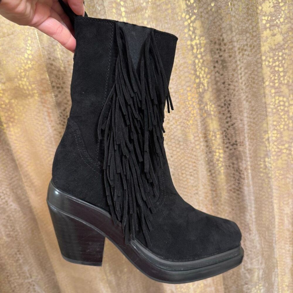DollsKill Darker Waves Flanger Fringe Black Chelsea Boots Size 7